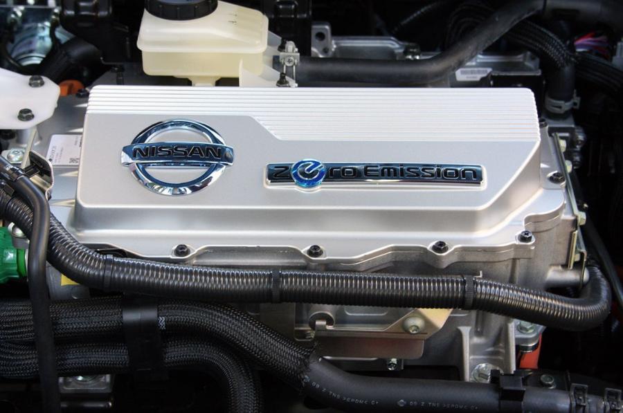  Nissan Leaf 2011 года  (фото 30 из 53)